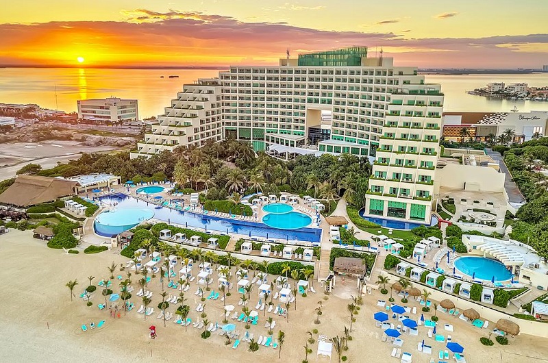 Live Aqua Beach resort all-inclusive in Cancun