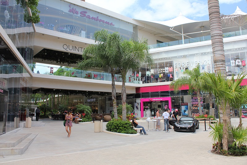 Quinta Alegria mall in Cancun