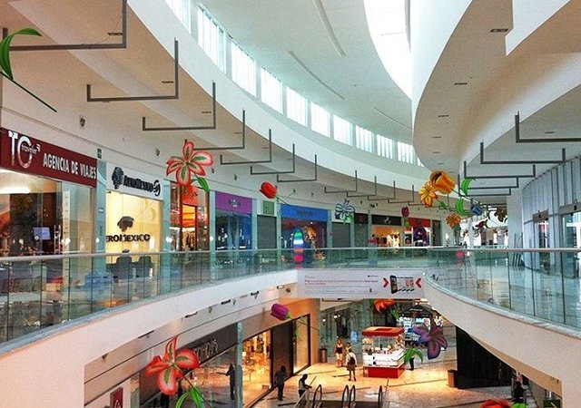 Interior of the mall in Cancun