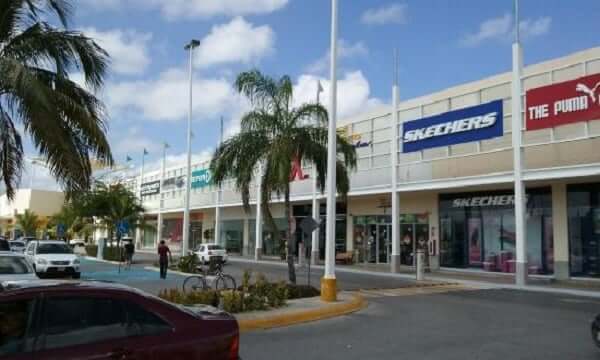 Parking lot at Las Plazas Outlet in Cancun