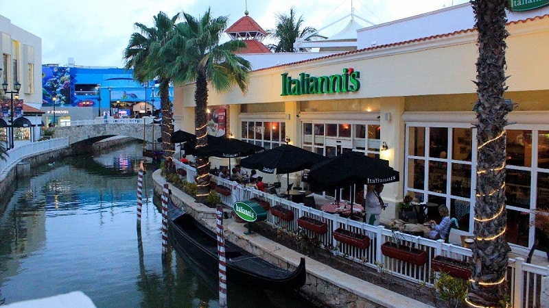 Restaurants at Plaza La Isla in Cancun
