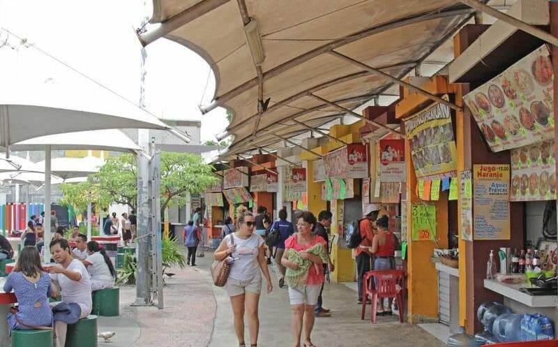Food court at Las Palapas Park in Cancun