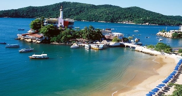 Roqueta Island tour in Acapulco