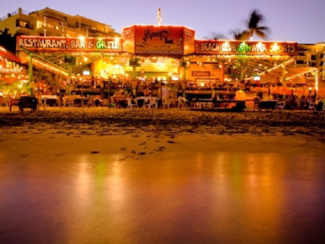 Mango Deck Restaurant, Bar & Beach Club in Los Cabos